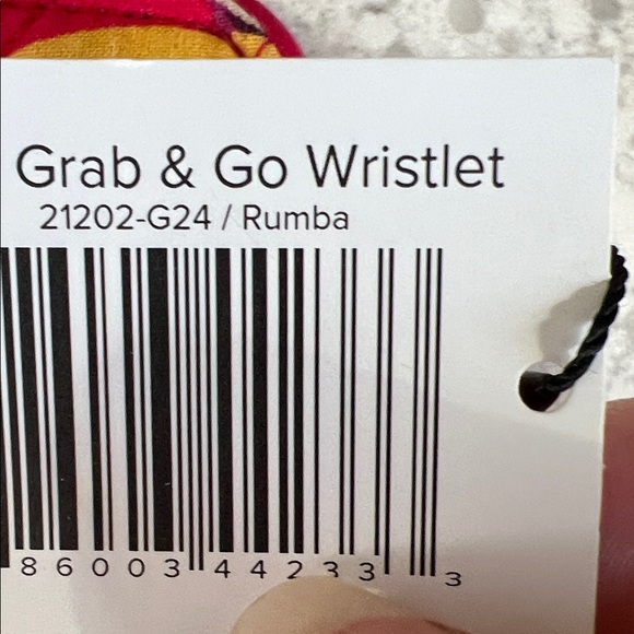 Vera Bradley RFID Red Patterned Grab & Go wristlet Rumba - Picture 10 of 10